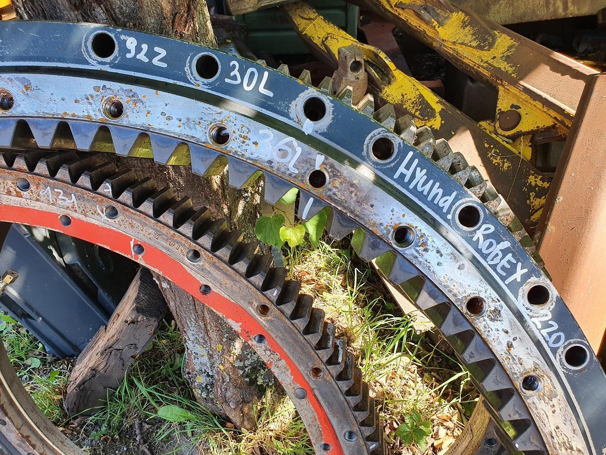 Hyundai Robex 220 LC 9A - Slewing ring for Construction machinery: picture 3 Hyundai Robex 220 LC 9A - Slewing ring for Construction machinery: picture 3