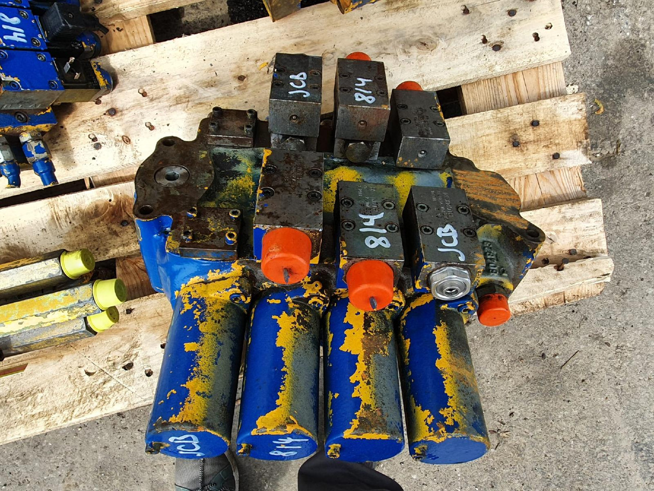 JCB 814 - Hydraulic valve for Construction machinery: picture 4 JCB 814 - Hydraulic valve for Construction machinery: picture 4