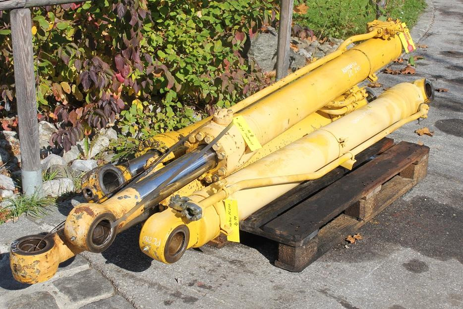 Komatsu PC 240 - Hydraulic cylinder for Construction machinery: picture 2 Komatsu PC 240 - Hydraulic cylinder for Construction machinery: picture 2