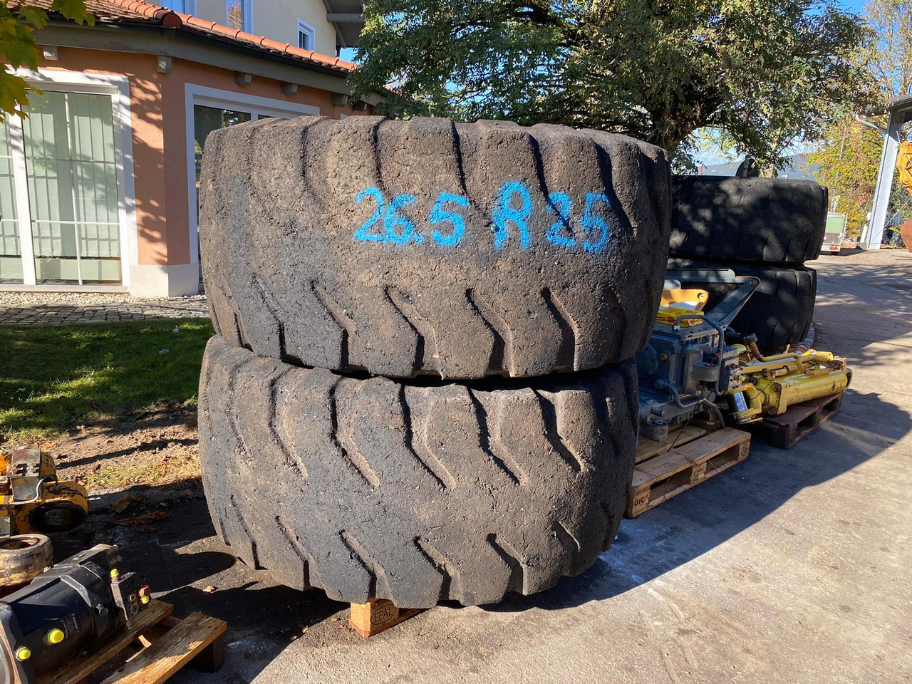 Liebherr 26,5R25 aus L564 - Tire for Construction machinery: picture 1 Liebherr 26,5R25 aus L564 - Tire for Construction machinery: picture 1