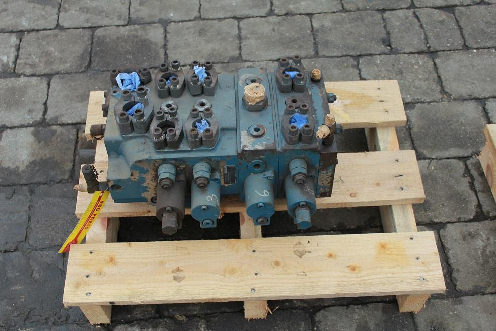 Liebherr 574 - Hydraulic valve for Construction machinery: picture 1 Liebherr 574 - Hydraulic valve for Construction machinery: picture 1