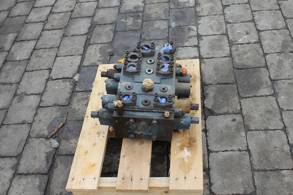 Liebherr 574 - Hydraulic valve for Construction machinery: picture 5 Liebherr 574 - Hydraulic valve for Construction machinery: picture 5