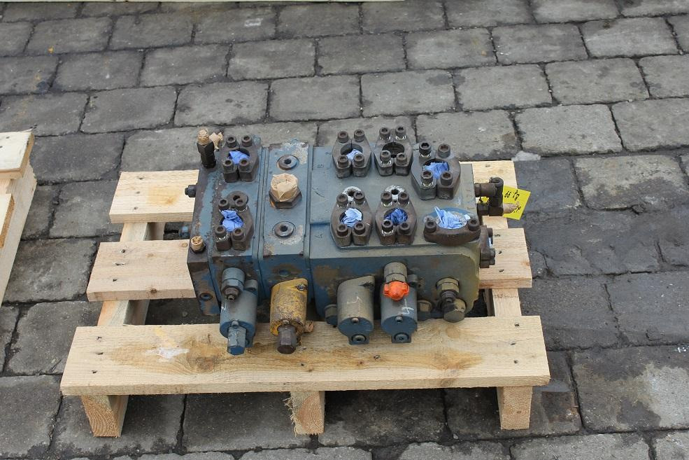 Liebherr 574 - Hydraulic valve for Construction machinery: picture 4 Liebherr 574 - Hydraulic valve for Construction machinery: picture 4