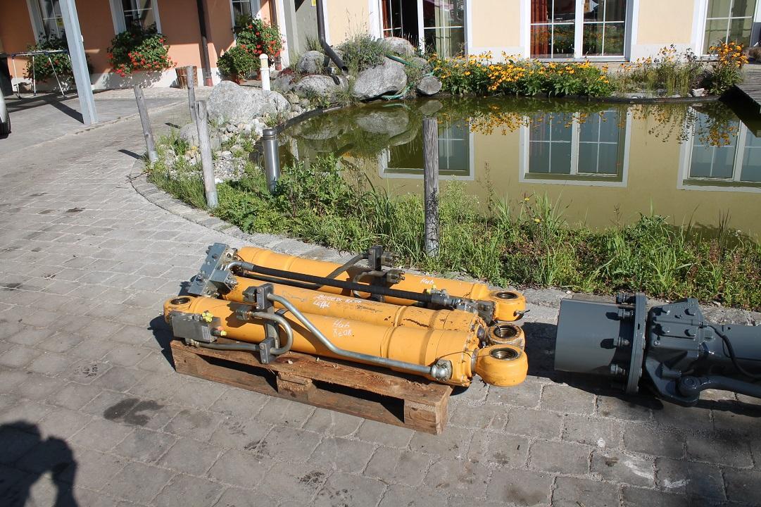 Liebherr A 900 C LIT - Hydraulic cylinder for Construction machinery: picture 3 Liebherr A 900 C LIT - Hydraulic cylinder for Construction machinery: picture 3
