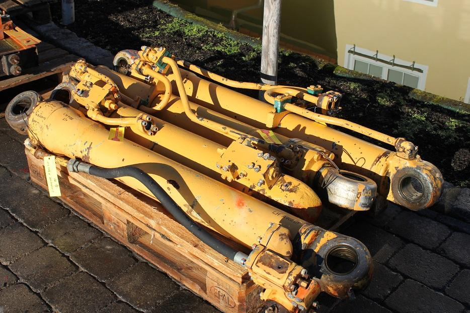 Liebherr A 902 LIT - Hydraulic cylinder for Construction machinery: picture 1 Liebherr A 902 LIT - Hydraulic cylinder for Construction machinery: picture 1