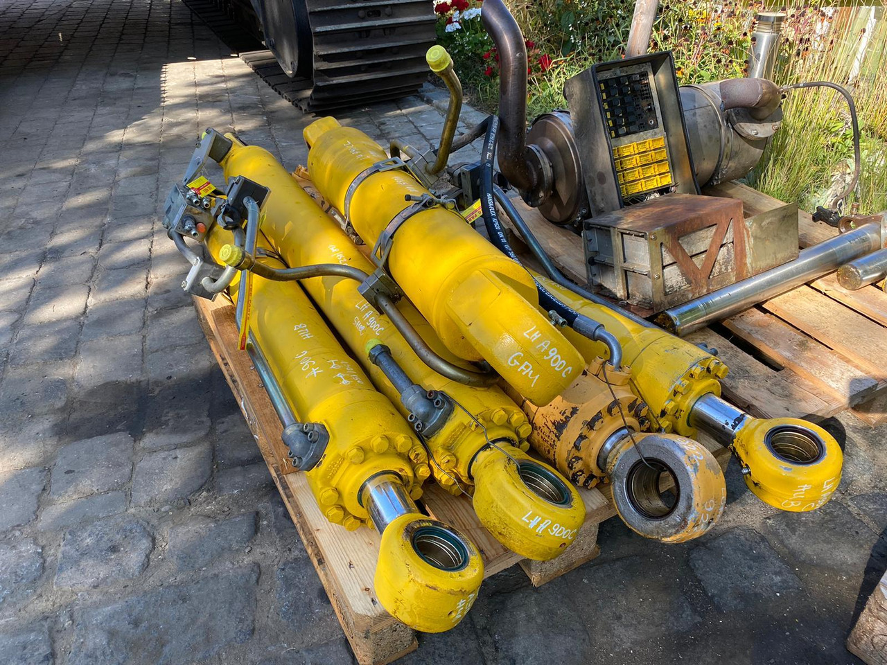 Liebherr A900C - Hydraulic cylinder for Construction machinery: picture 4 Liebherr A900C - Hydraulic cylinder for Construction machinery: picture 4