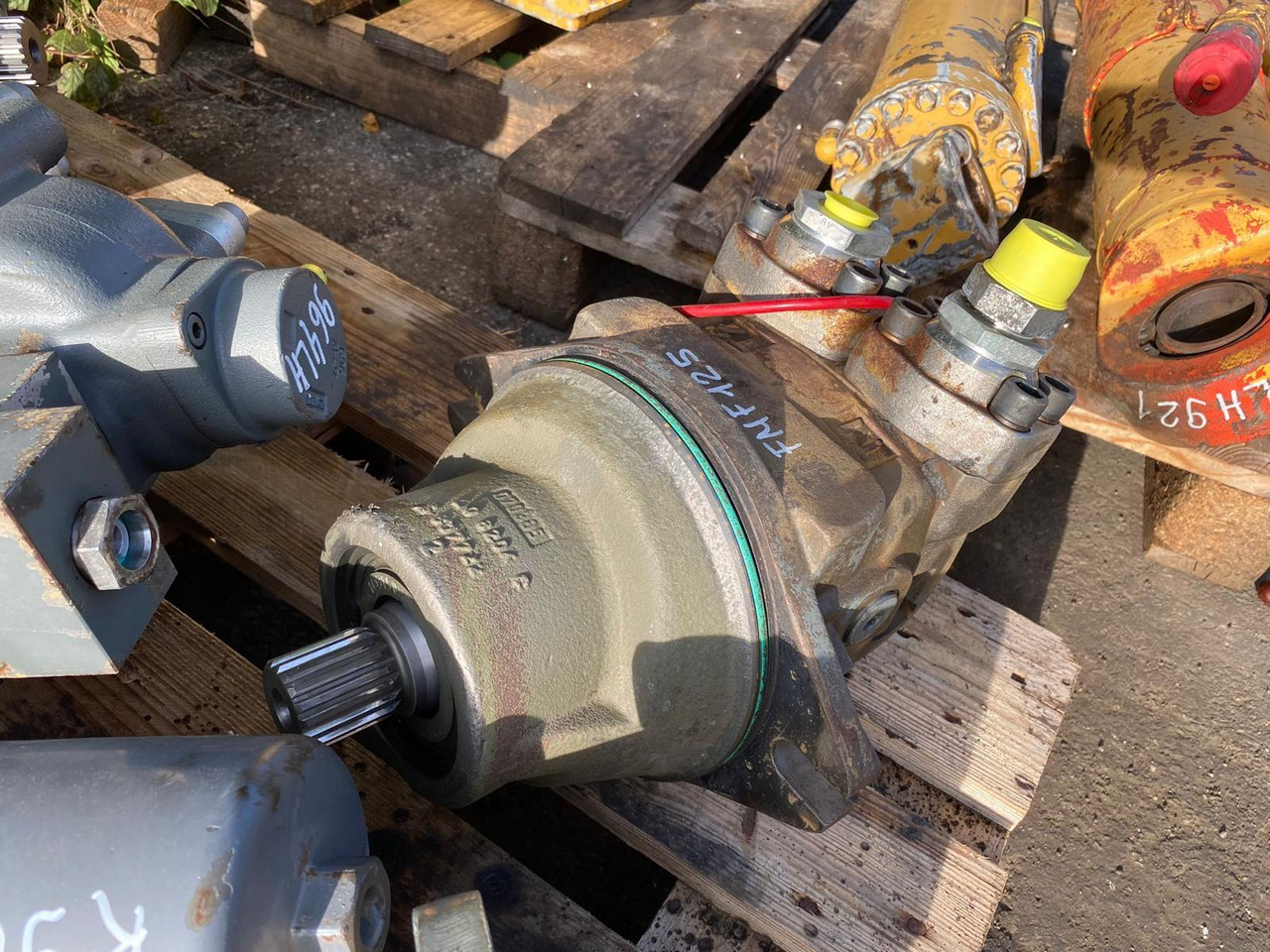 Liebherr FMF 125 aus R964 - Hydraulic motor for Construction machinery: picture 2 Liebherr FMF 125 aus R964 - Hydraulic motor for Construction machinery: picture 2