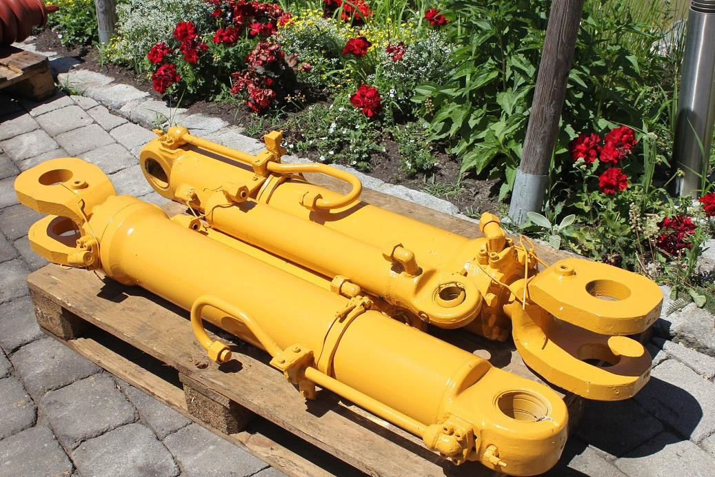 Liebherr L 544 - Hydraulic cylinder for Construction machinery: picture 1 Liebherr L 544 - Hydraulic cylinder for Construction machinery: picture 1