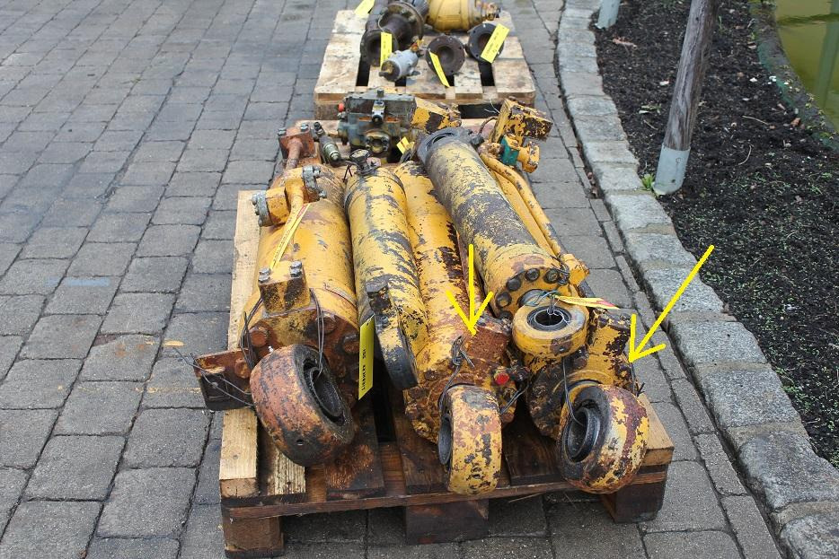 Liebherr L551 - Hydraulic cylinder for Construction machinery: picture 2 Liebherr L551 - Hydraulic cylinder for Construction machinery: picture 2