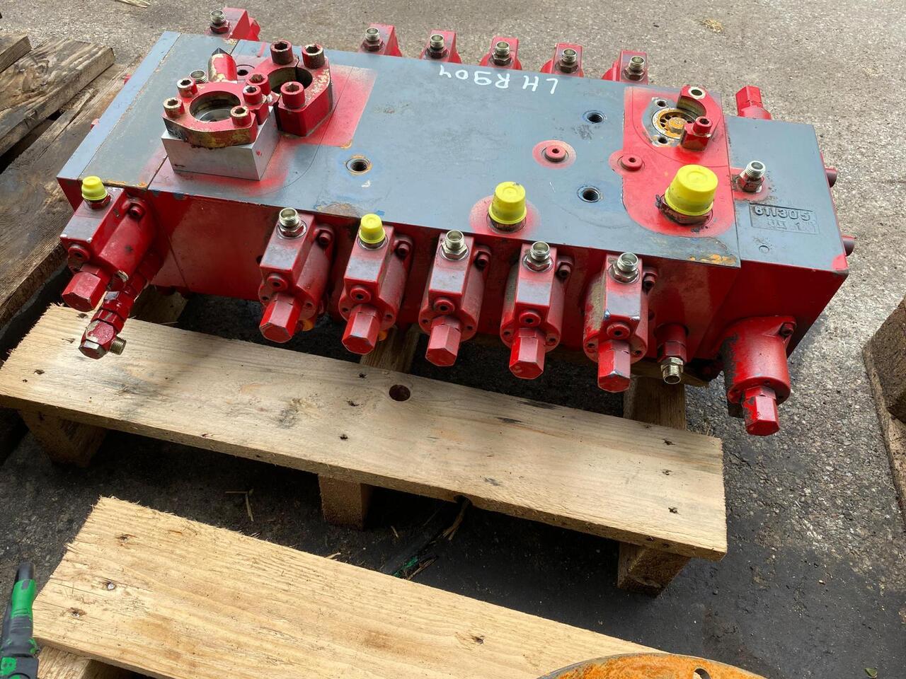 Liebherr R 904 - Hydraulic valve for Construction machinery: picture 3 Liebherr R 904 - Hydraulic valve for Construction machinery: picture 3