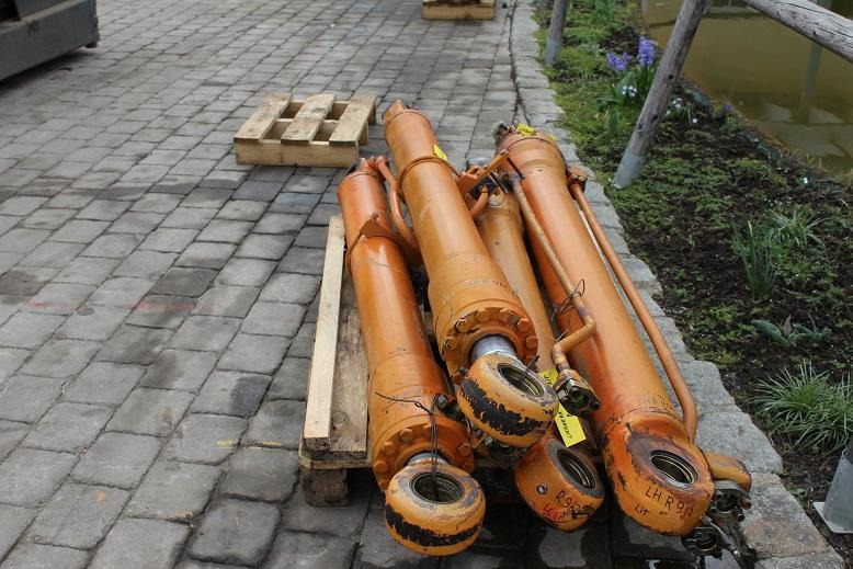 Liebherr R 912 LC LIT - Hydraulic cylinder for Construction machinery: picture 3 Liebherr R 912 LC LIT - Hydraulic cylinder for Construction machinery: picture 3