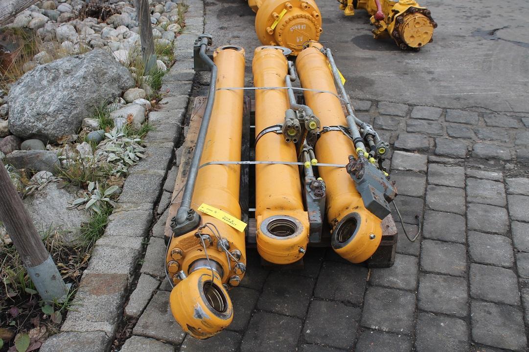 Liebherr R 914 C LIT - Hydraulic cylinder for Construction machinery: picture 4 Liebherr R 914 C LIT - Hydraulic cylinder for Construction machinery: picture 4