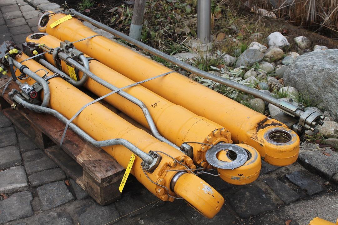 Liebherr R 914 C LIT - Hydraulic cylinder for Construction machinery: picture 1 Liebherr R 914 C LIT - Hydraulic cylinder for Construction machinery: picture 1