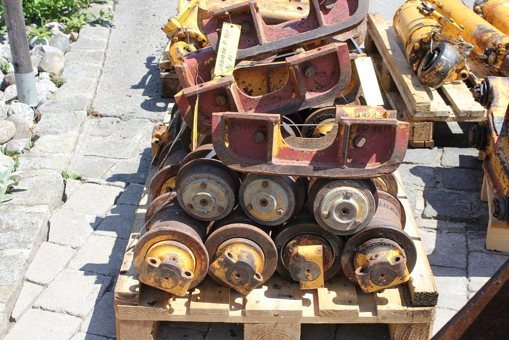 Liebherr R 921 - Track roller for Construction machinery: picture 4 Liebherr R 921 - Track roller for Construction machinery: picture 4
