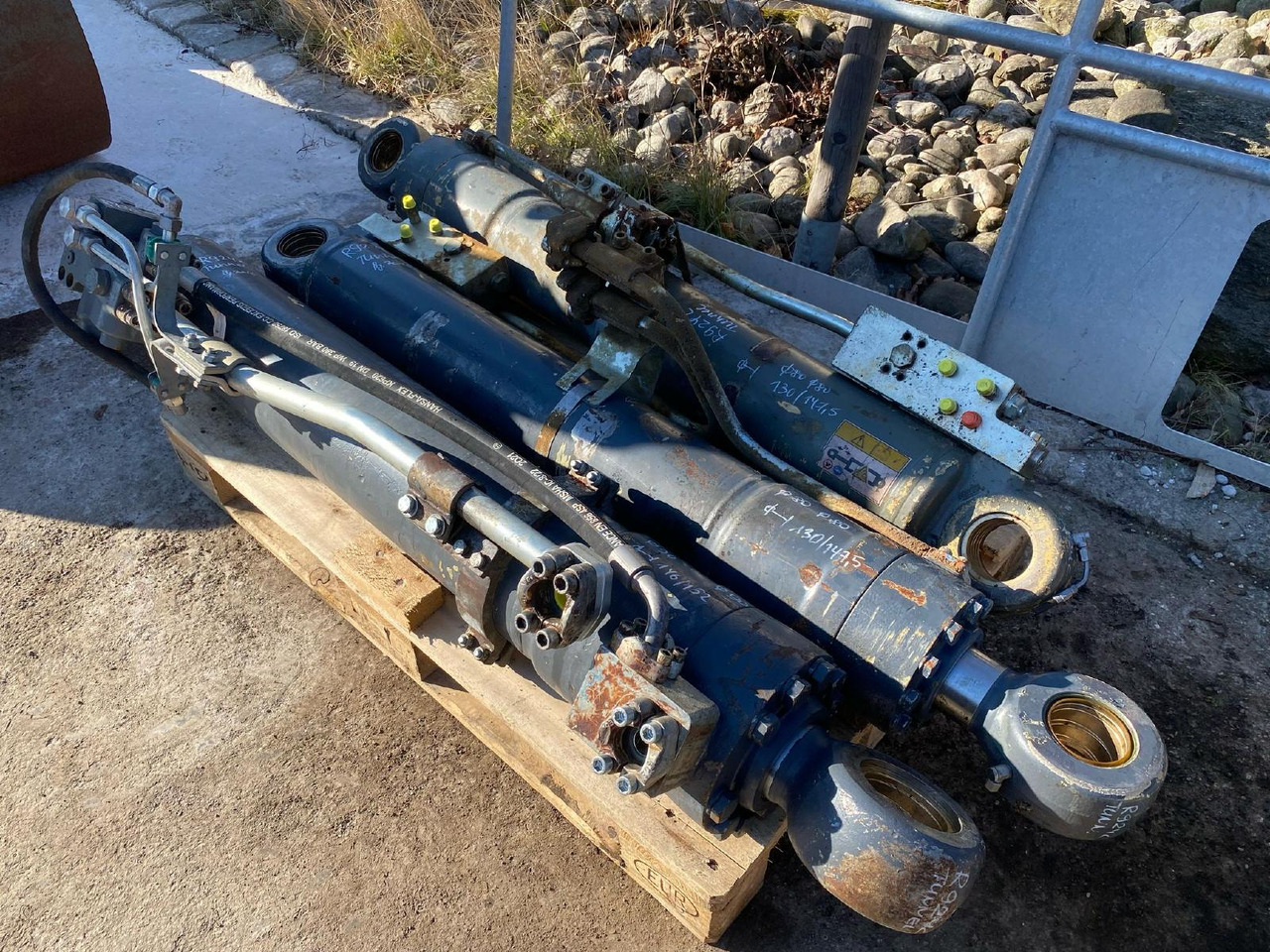 Hydraulic cylinder for Construction machinery Liebherr R 924 C: picture 8