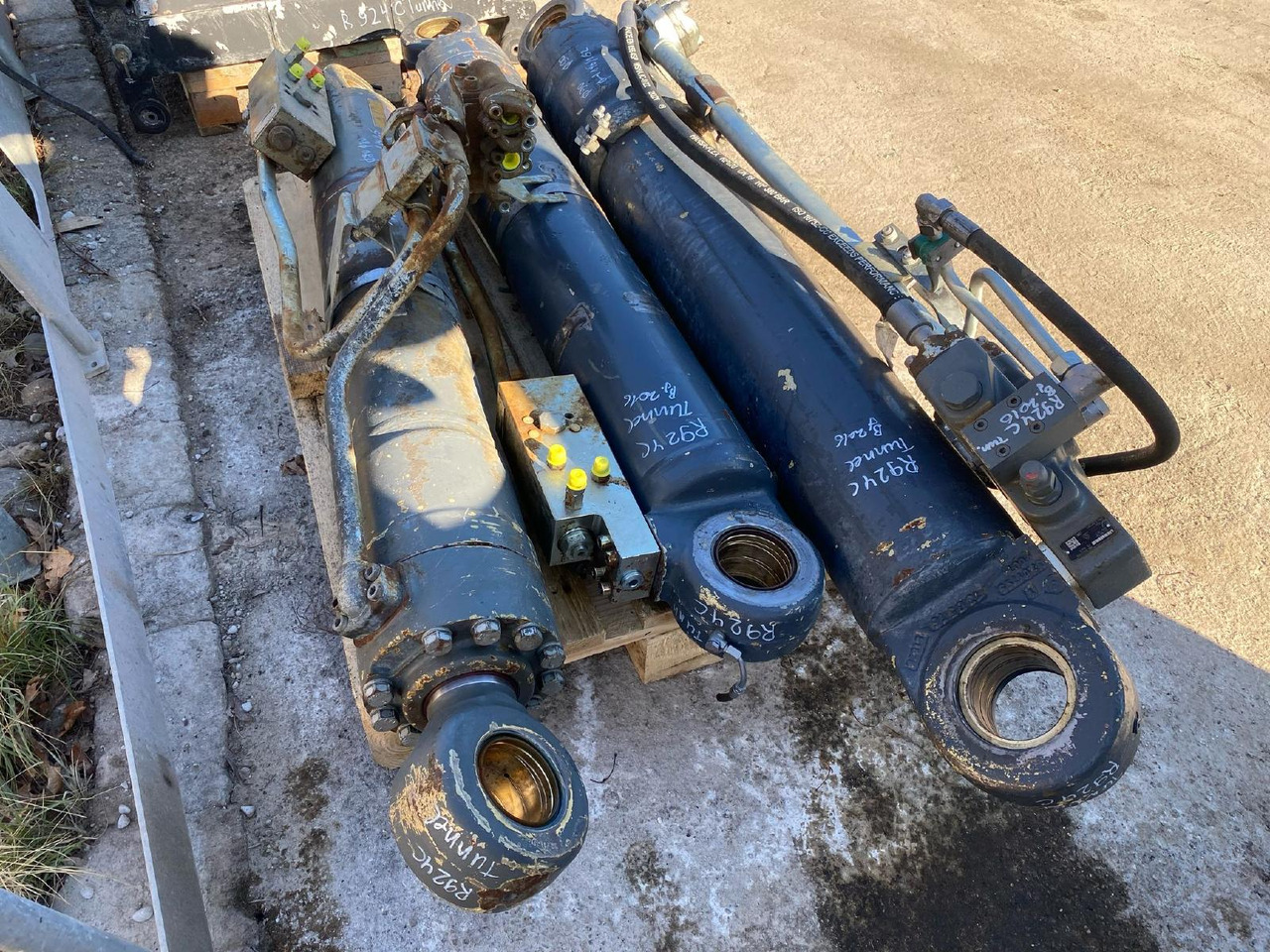 Hydraulic cylinder for Construction machinery Liebherr R 924 C: picture 6