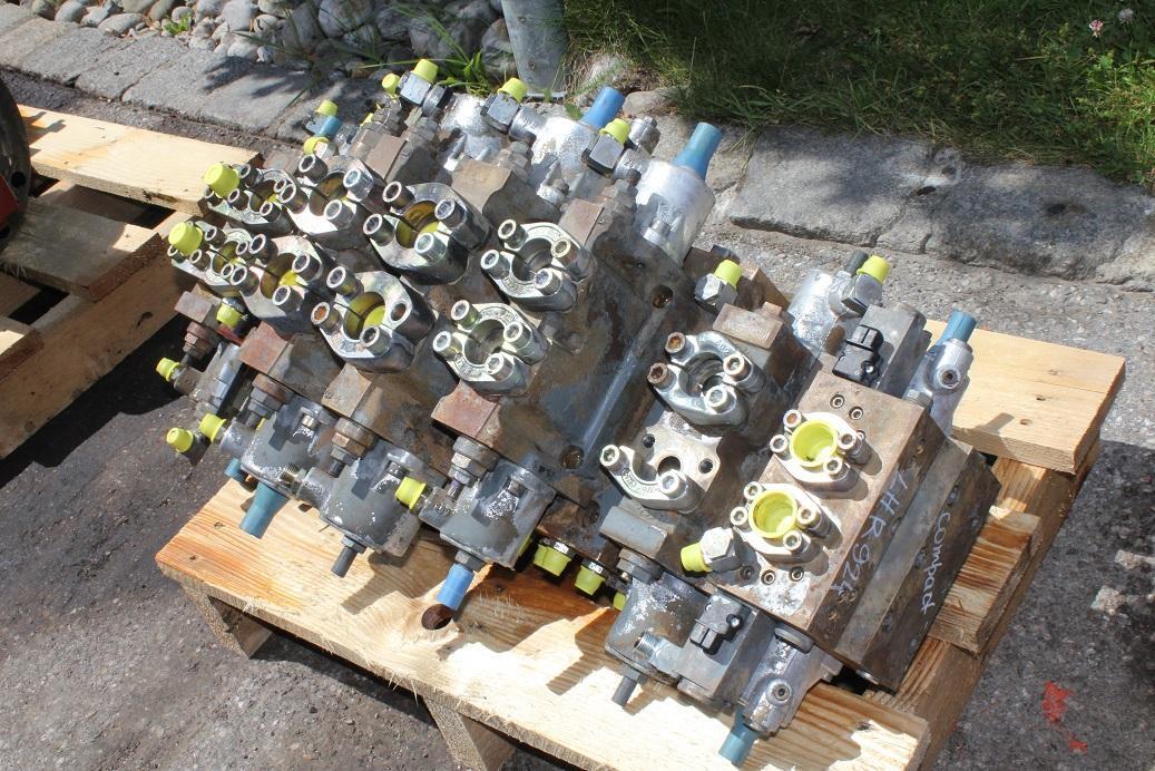 Liebherr R 924 compact - Hydraulic valve for Construction machinery: picture 3 Liebherr R 924 compact - Hydraulic valve for Construction machinery: picture 3