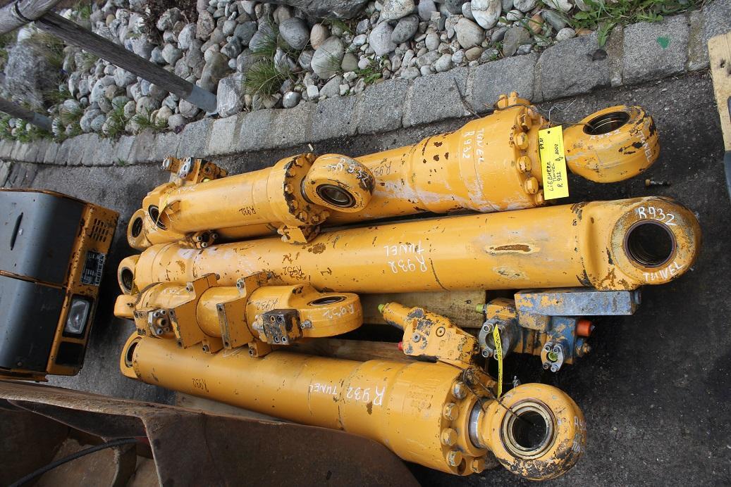 Liebherr R 932 LIT Tunnel - Hydraulic cylinder for Construction machinery: picture 4 Liebherr R 932 LIT Tunnel - Hydraulic cylinder for Construction machinery: picture 4