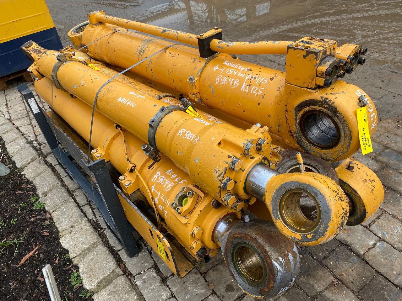 Liebherr R 964 B LIT - Hydraulic cylinder for Construction machinery: picture 3 Liebherr R 964 B LIT - Hydraulic cylinder for Construction machinery: picture 3