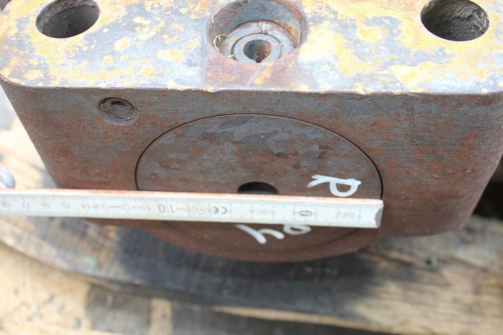Liebherr R 984 - Track roller for Construction machinery: picture 4 Liebherr R 984 - Track roller for Construction machinery: picture 4