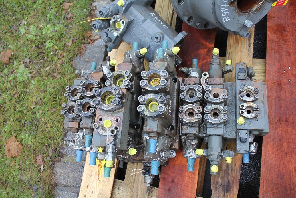 Liebherr R914 C - Hydraulic valve for Construction machinery: picture 5 Liebherr R914 C - Hydraulic valve for Construction machinery: picture 5