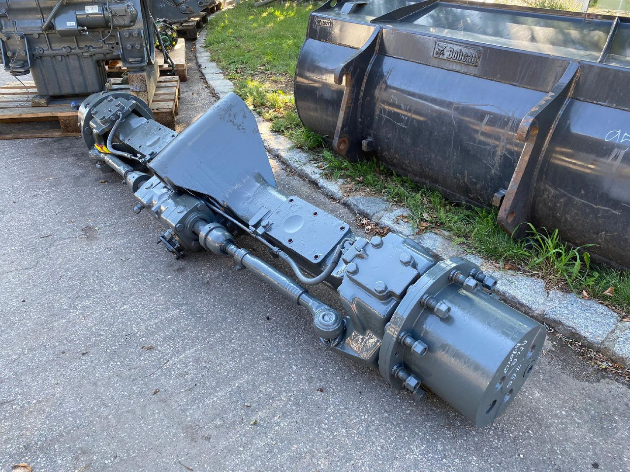 Liebherr ZF APL B 765 aus LH A904 LIT - Axle and parts for Construction machinery: picture 1 Liebherr ZF APL B 765 aus LH A904 LIT - Axle and parts for Construction machinery: picture 1