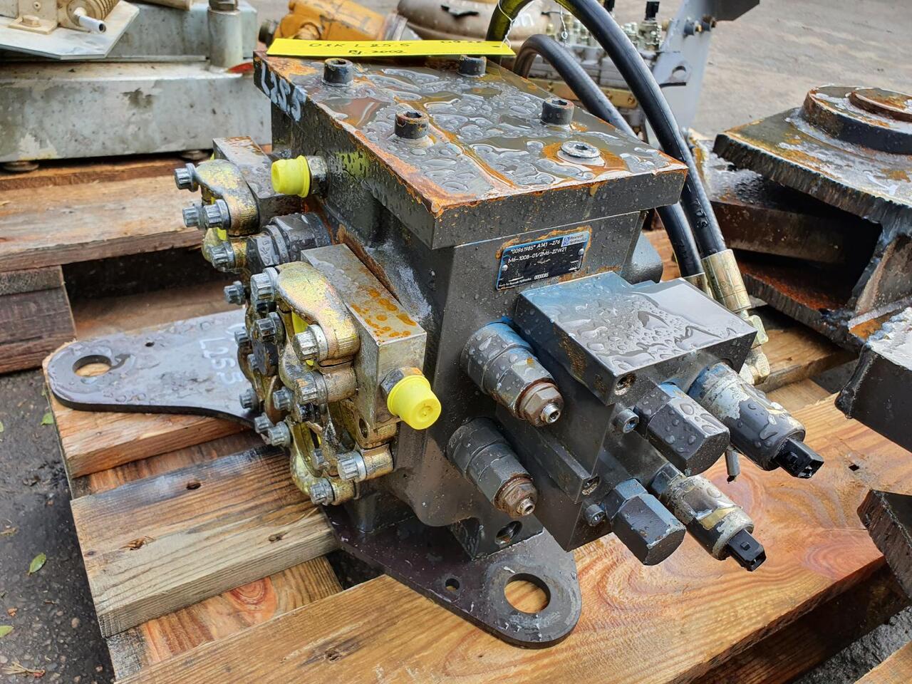 O&K L 25.5 - Hydraulic valve for Wheel loader: picture 1 O&K L 25.5 - Hydraulic valve for Wheel loader: picture 1