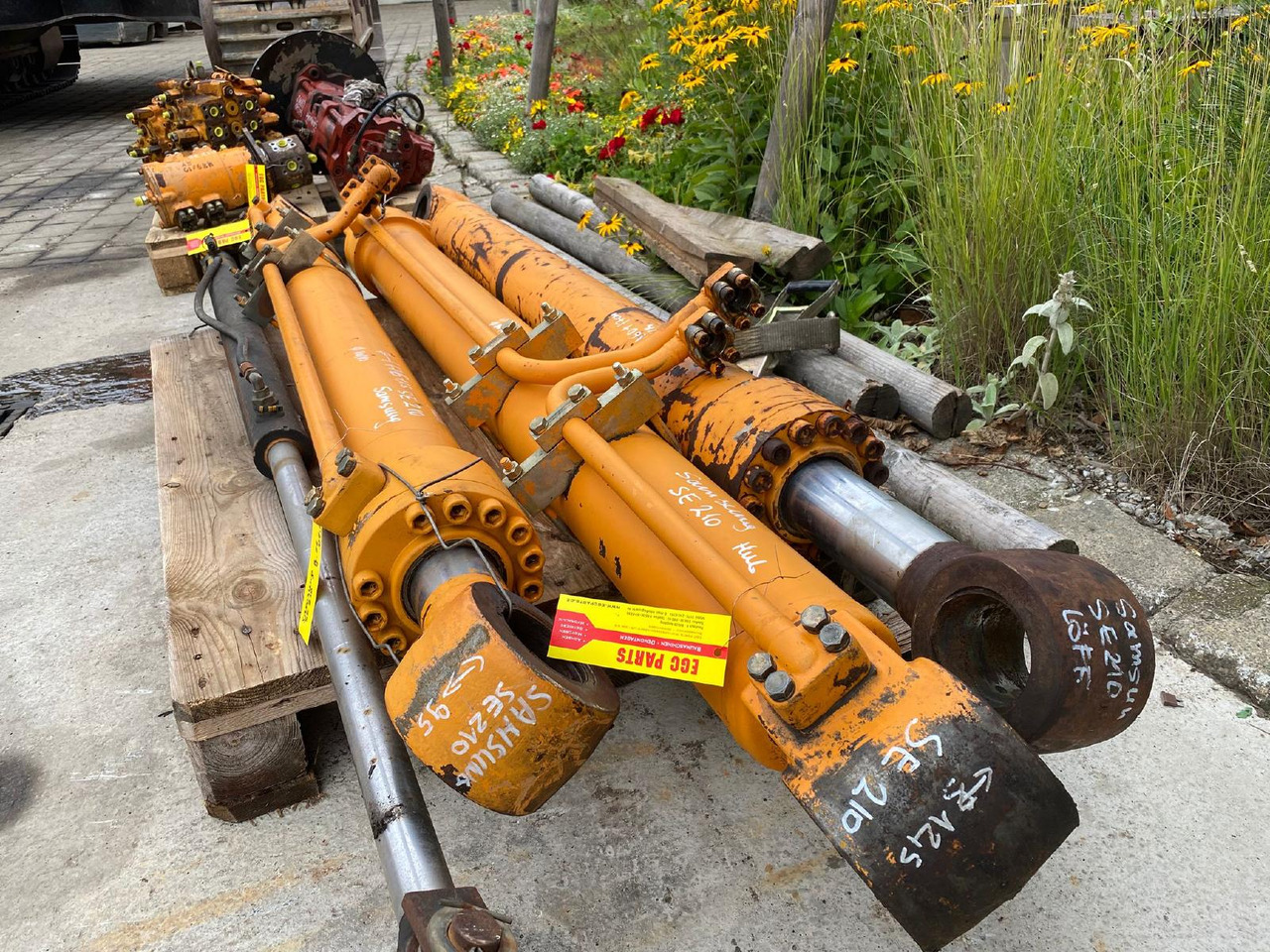 Samsung SE 210 - Hydraulic cylinder for Construction machinery: picture 2 Samsung SE 210 - Hydraulic cylinder for Construction machinery: picture 2