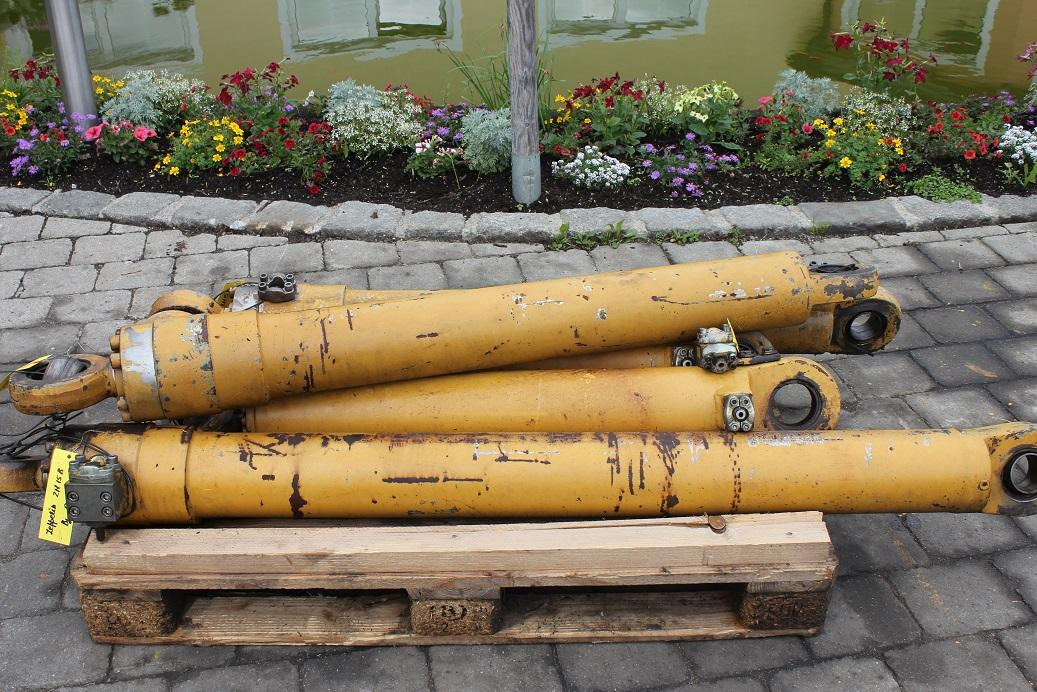 Zeppelin ZM 15B - Hydraulic cylinder for Construction machinery: picture 2 Zeppelin ZM 15B - Hydraulic cylinder for Construction machinery: picture 2