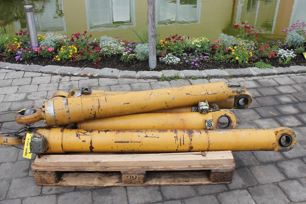 Zeppelin ZM 15B - Hydraulic cylinder for Construction machinery: picture 3 Zeppelin ZM 15B - Hydraulic cylinder for Construction machinery: picture 3