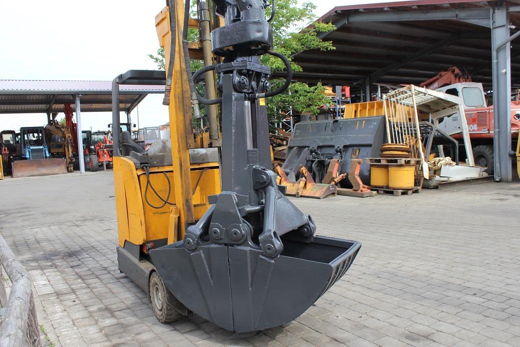 Zeppelin ZM 19 - Clamshell bucket for Construction machinery: picture 1 Zeppelin ZM 19 - Clamshell bucket for Construction machinery: picture 1