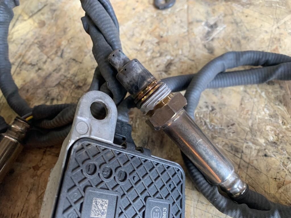 Cummins DAF euro 6 / euro 5 do regeneracji 5WK96751C DAF 4326862 Czujnik NOX, SONDA PRZED KATALIZATOREM Oryginał truck - Muffler/ Exhaust system for Truck: picture 2 Cummins DAF euro 6 / euro 5 do regeneracji 5WK96751C DAF 4326862 Czujnik NOX, SONDA PRZED KATALIZATOREM Oryginał truck - Muffler/ Exhaust system for Truck: picture 2