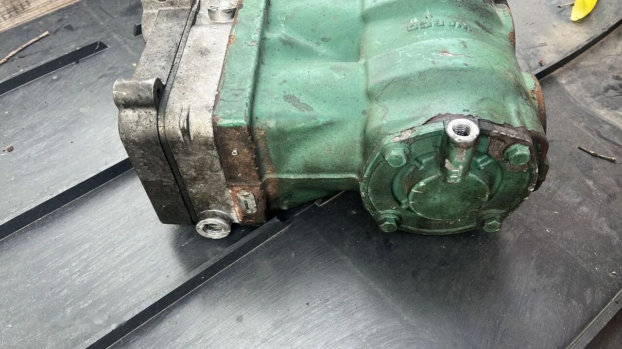 Kompresor Sprężarka Powietrza Volvo WABCO 4127040080 Volvo - Air brake compressor for Truck: picture 2 Kompresor Sprężarka Powietrza Volvo WABCO 4127040080 Volvo - Air brake compressor for Truck: picture 2