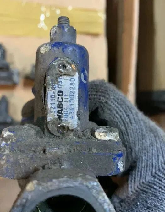 MAN TGA 4341002280 MAN truck - Brake valve for Truck: picture 2 MAN TGA 4341002280 MAN truck - Brake valve for Truck: picture 2