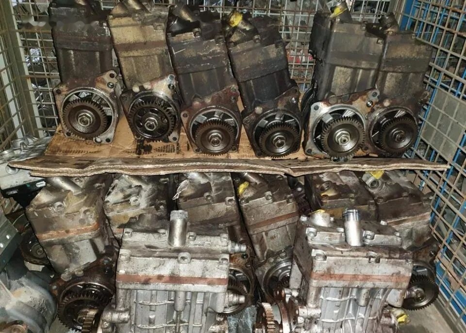 Mercedes-Benz Mercedes Actros MP4 Voith A4711303215 Mercedes-Benz truck - Air brake compressor for Truck: picture 1 Mercedes-Benz Mercedes Actros MP4 Voith A4711303215 Mercedes-Benz truck - Air brake compressor for Truck: picture 1