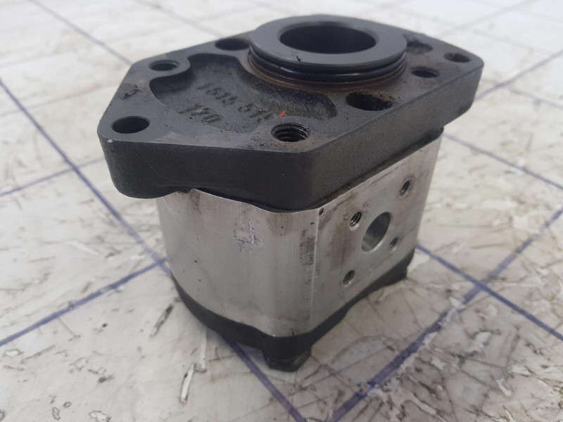 Bosch Bosch gear pump - Hydraulic pump for Crane: picture 2 Bosch Bosch gear pump - Hydraulic pump for Crane: picture 2