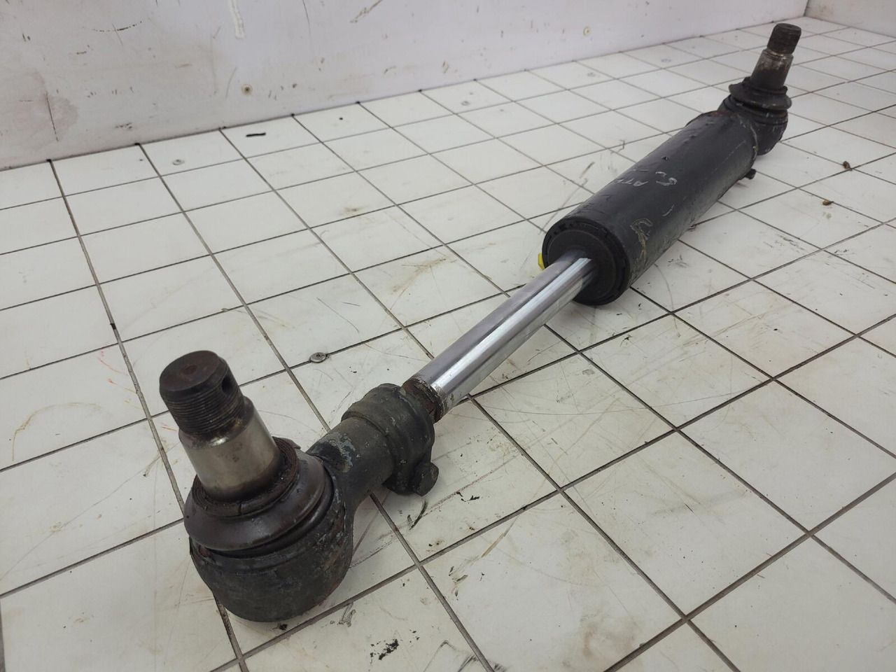 FAUN ATF 60-4 steering cylinder axle 2 - Hydraulic cylinder for Mobile crane: picture 3 FAUN ATF 60-4 steering cylinder axle 2 - Hydraulic cylinder for Mobile crane: picture 3