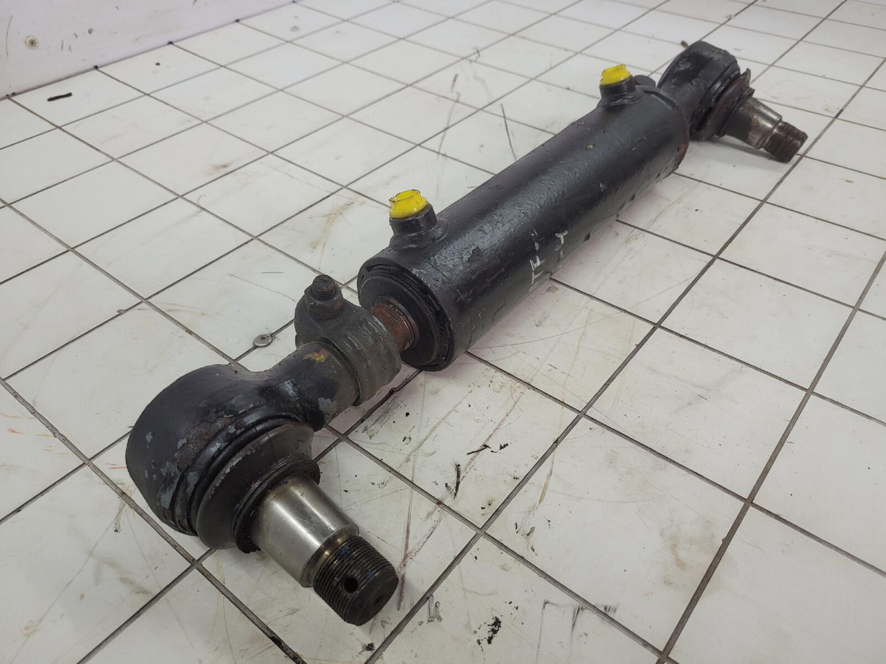 FAUN ATF 60-4 steering cylinder axle 2 - Hydraulic cylinder for Mobile crane: picture 5 FAUN ATF 60-4 steering cylinder axle 2 - Hydraulic cylinder for Mobile crane: picture 5