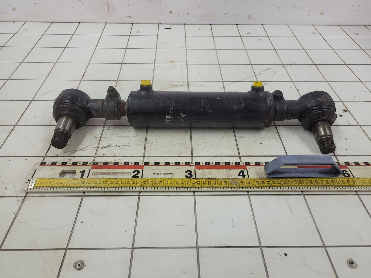 FAUN ATF 60-4 steering cylinder axle 2 - Hydraulic cylinder for Mobile crane: picture 2 FAUN ATF 60-4 steering cylinder axle 2 - Hydraulic cylinder for Mobile crane: picture 2