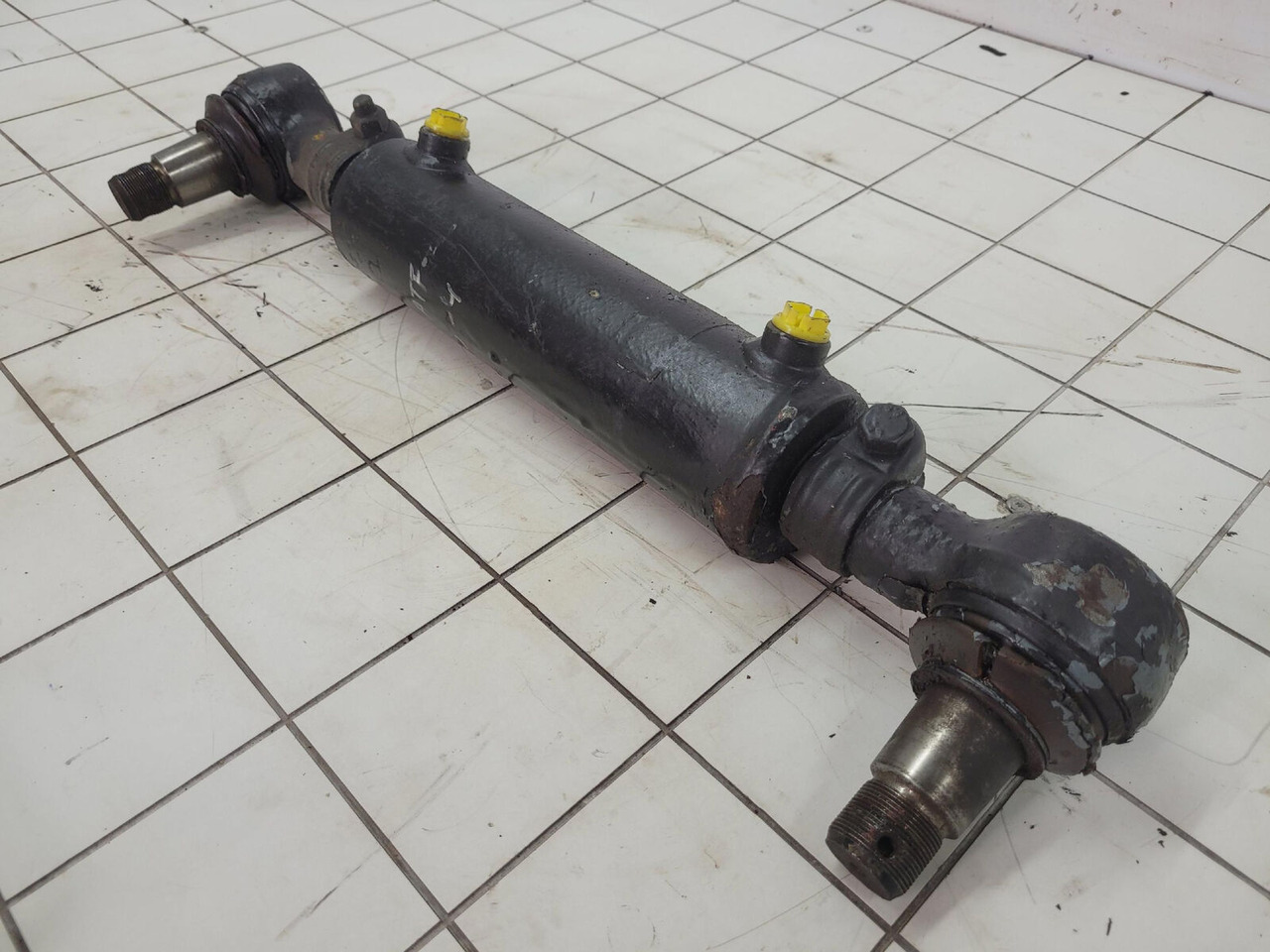 FAUN ATF 60-4 steering cylinder axle 2 - Hydraulic cylinder for Mobile crane: picture 1 FAUN ATF 60-4 steering cylinder axle 2 - Hydraulic cylinder for Mobile crane: picture 1