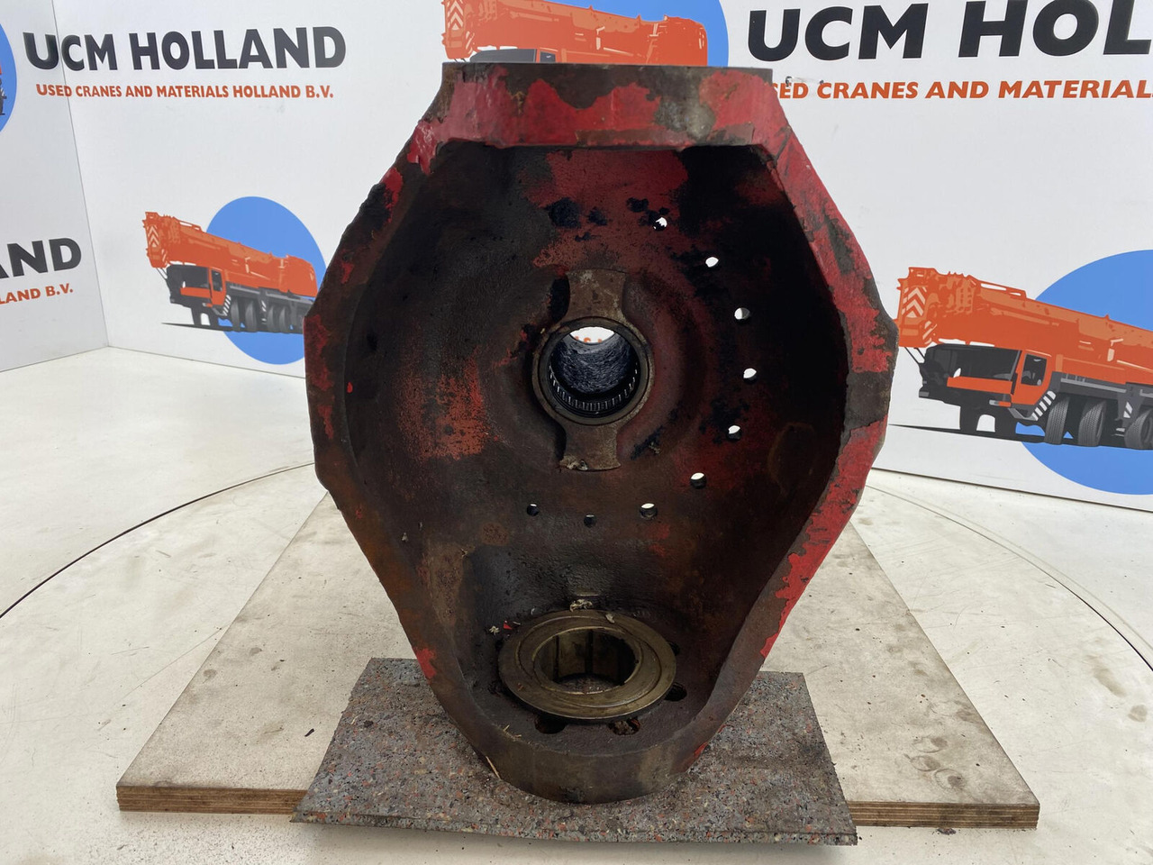 Gottwald AMK Steering knuckle 16 holes - Steering knuckle for Mobile crane: picture 5 Gottwald AMK Steering knuckle 16 holes - Steering knuckle for Mobile crane: picture 5