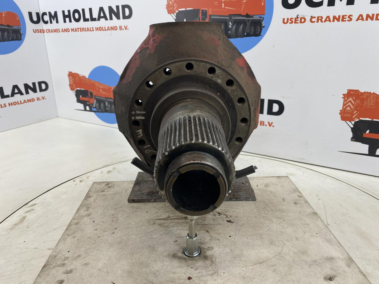 Gottwald AMK Steering knuckle 16 holes - Steering knuckle for Mobile crane: picture 2 Gottwald AMK Steering knuckle 16 holes - Steering knuckle for Mobile crane: picture 2