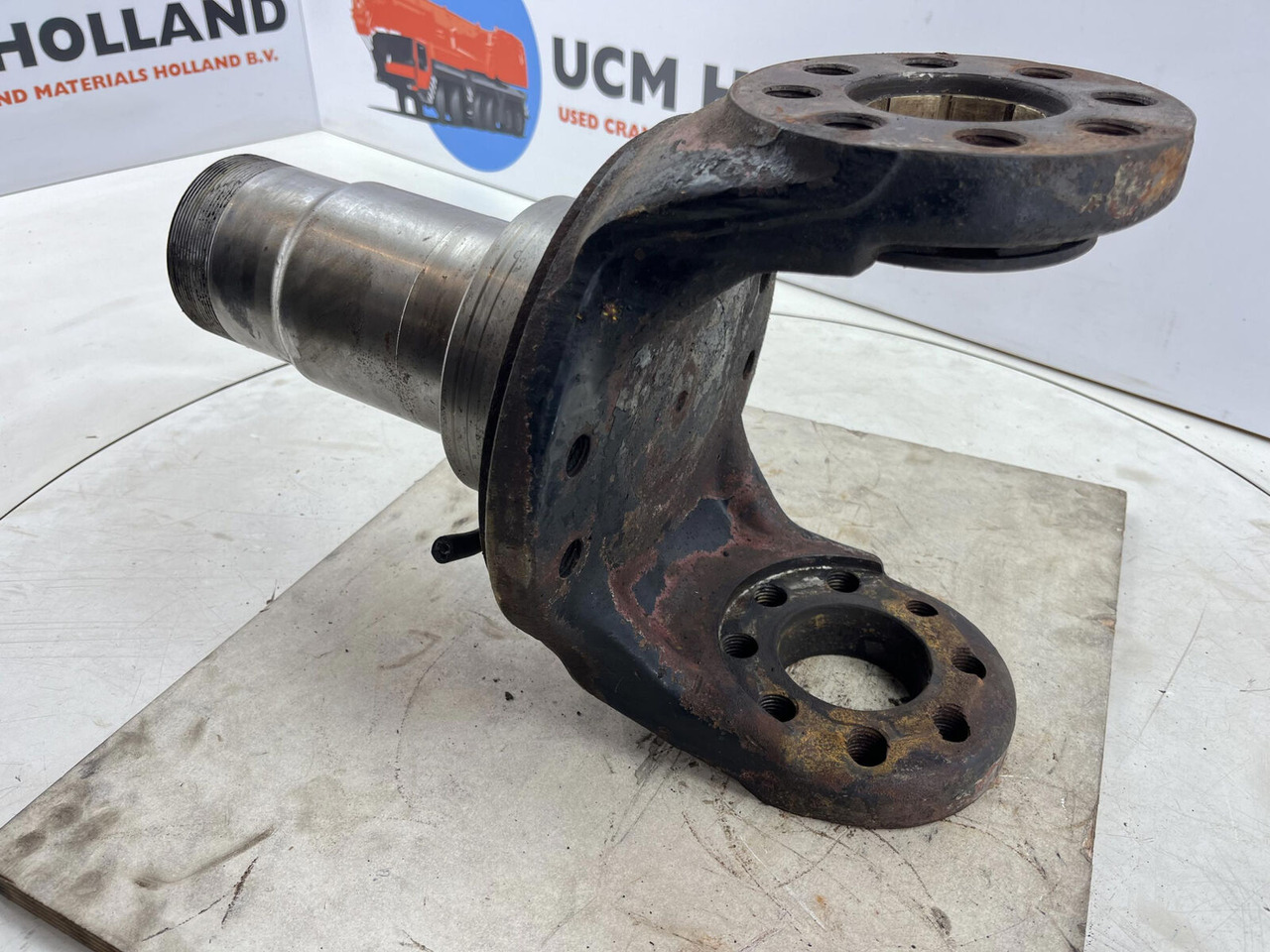 Gottwald Steering knuckle 12 holes axle 3 - Steering knuckle for Mobile crane: picture 4 Gottwald Steering knuckle 12 holes axle 3 - Steering knuckle for Mobile crane: picture 4