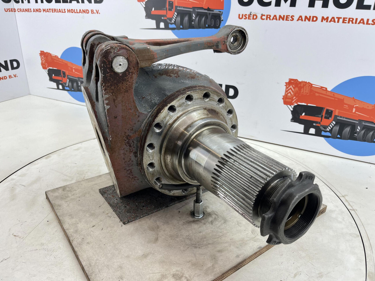 Grove GMK 3055 Steering knuckle 16 holes axle 2 left - Steering knuckle for Mobile crane: picture 3 Grove GMK 3055 Steering knuckle 16 holes axle 2 left - Steering knuckle for Mobile crane: picture 3