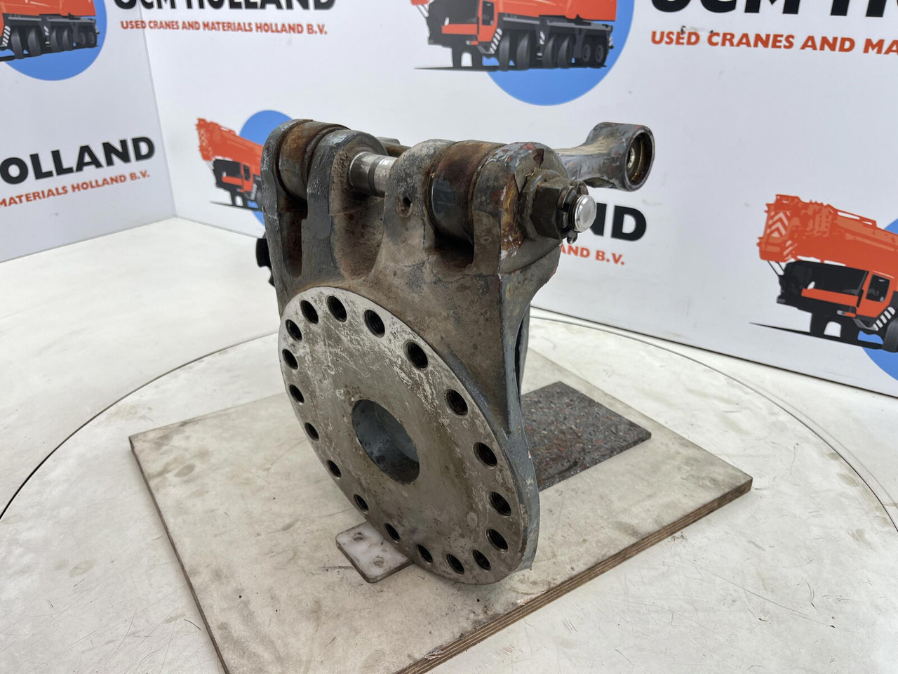 Grove GMK 3055 Steering knuckle 16 holes axle 2 right - Steering knuckle for Mobile crane: picture 4 Grove GMK 3055 Steering knuckle 16 holes axle 2 right - Steering knuckle for Mobile crane: picture 4