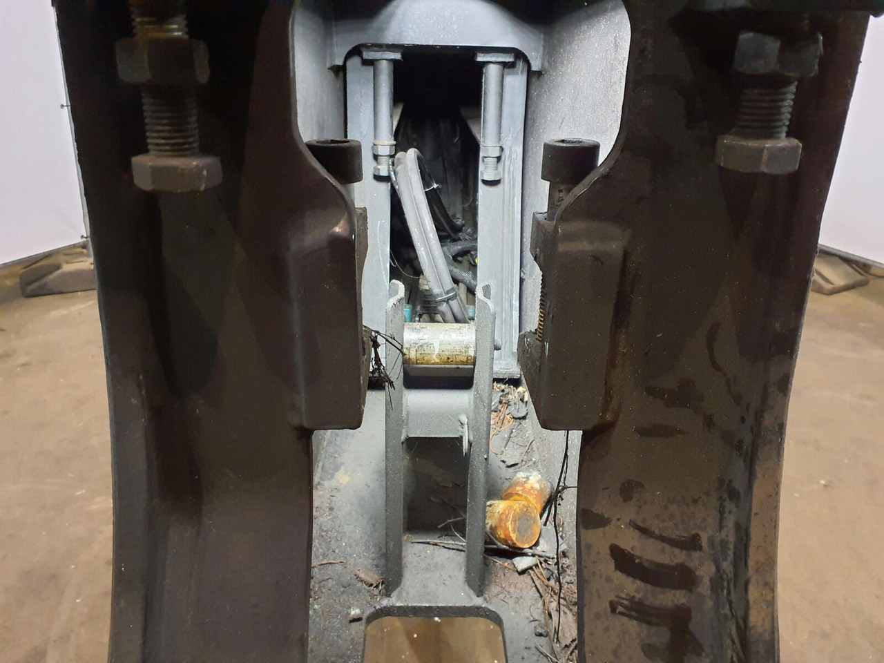 Suspension for Mobile crane Grove GMK 6400 outrigger beam front: picture 6 Suspension for Mobile crane Grove GMK 6400 outrigger beam front: picture 6