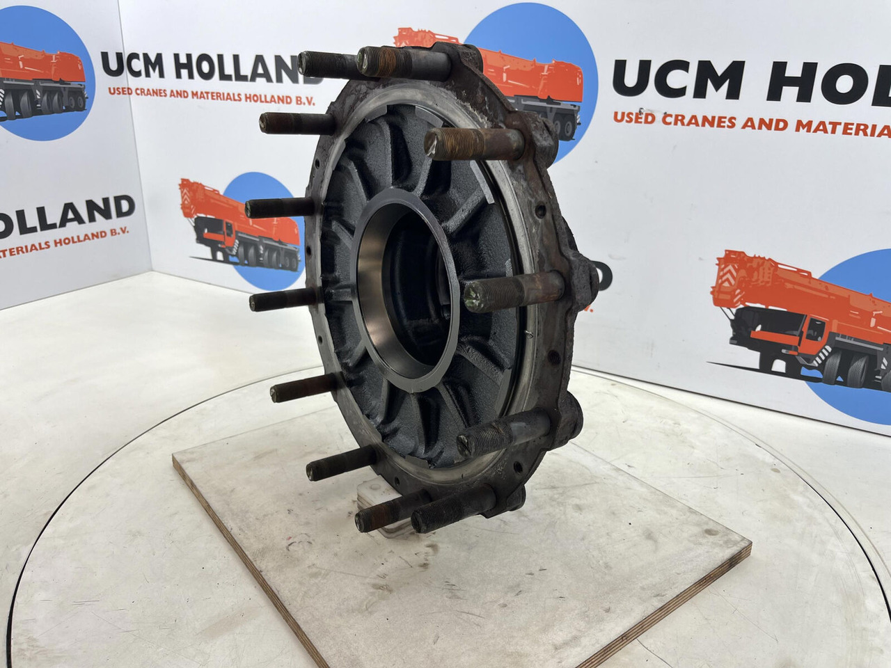 Grove GMK Megatrak wheel hub - Wheel hub for Crane: picture 1 Grove GMK Megatrak wheel hub - Wheel hub for Crane: picture 1