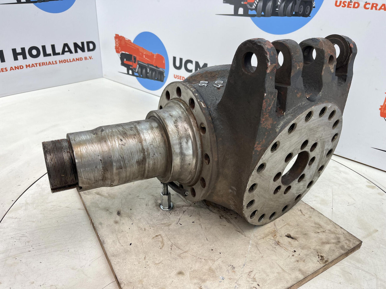 Grove GMK Steering knuckle 12 holes - Steering knuckle for Mobile crane: picture 1 Grove GMK Steering knuckle 12 holes - Steering knuckle for Mobile crane: picture 1