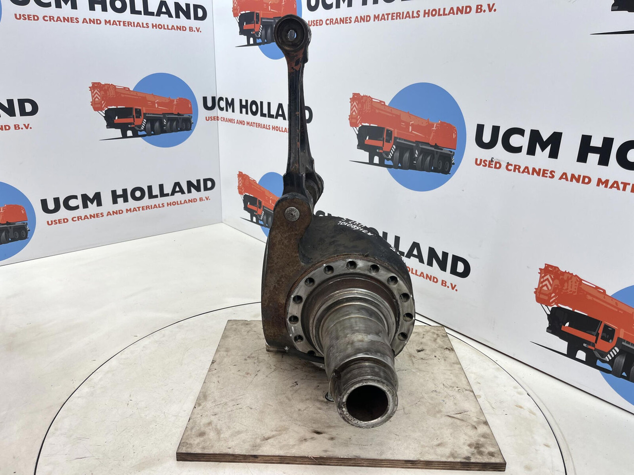 Grove GMK Steering knuckle 16 holes - Steering knuckle for Mobile crane: picture 2 Grove GMK Steering knuckle 16 holes - Steering knuckle for Mobile crane: picture 2