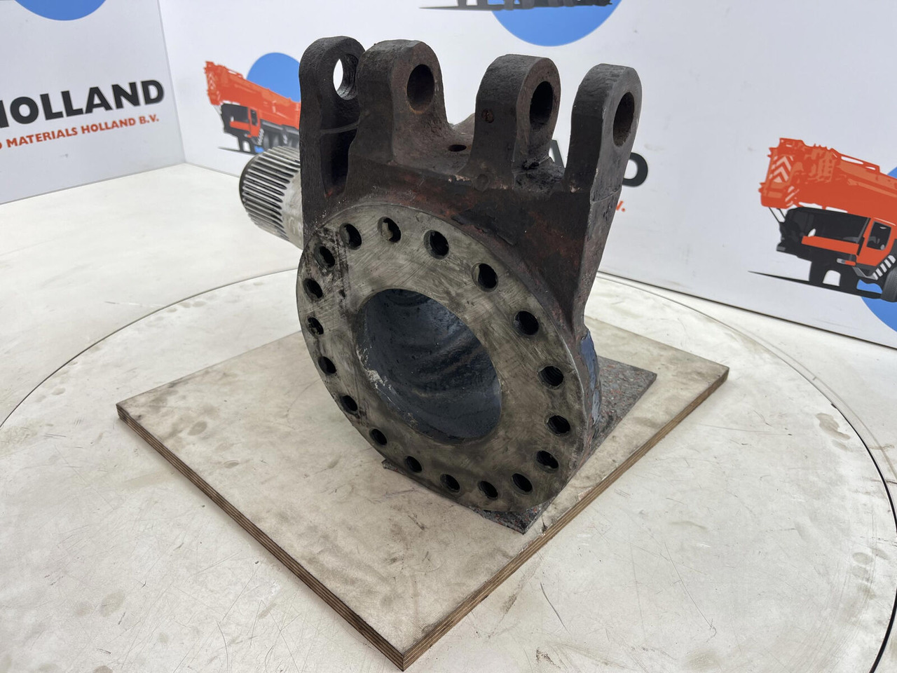 Grove GMK Steering knuckle 16 holes - Steering knuckle for Mobile crane: picture 4 Grove GMK Steering knuckle 16 holes - Steering knuckle for Mobile crane: picture 4